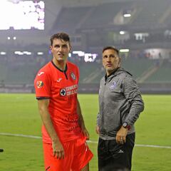 Chaco Giménez rompe en llanto por el título de su hijo con Feyenoord