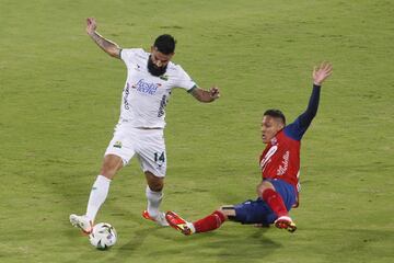 Las mejores fotografías del duelo entre el Independiente Medellín y Atlético Bucaramanga por la fecha 12 de la Liga BetPlay en el Atanasio Girardot. 