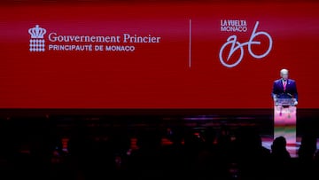MÓNACO, 17/12/2025.- El Príncipe Alberto II de Mónaco interviene durante la ceremonia de presentación del recorrido de la Vuelta a España 2026 en la Sala de las Estrellas del Montecarlo Sporting Club de la capital monegasca, agradeciendo el hecho de que su país haya sido elegido por tercera vez para el lanzamiento de una grande por etapas. EFE/Javier Lizón