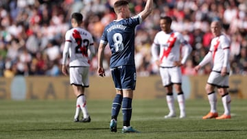 MADRID, SPAIN - MARCH 18: Viktor Tsygankov of Girona FC celebrates scoring their opening goal during the LaLiga Santander match between Rayo Vallecano and Girona FC at Campo de Futbol de Vallecas on March 18, 2023 in Madrid, Spain. (Photo by Gonzalo Arroyo Moreno/Getty Images)