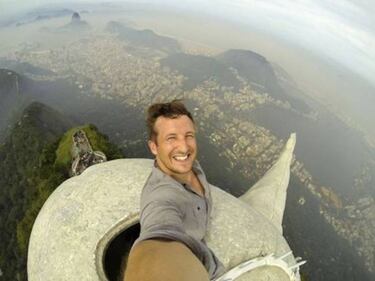 Un estudio determina que los selfies matan 5 veces más que los ataques de tiburón