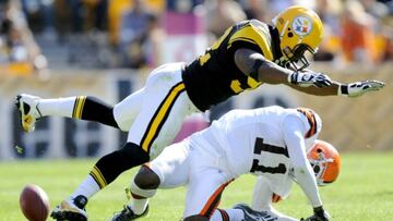 El exlinebacker de los Steelers aseguró que durante 2010 el todavía coach del equipo le extendió un sobre, aunque no reveló el contenido de este.
