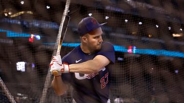 PHOENIX, ARIZONA - MARCH 10: Mike Trout #27 of Team USA works out in advance of the World Baseball Classic at Chase Field on March 10, 2023 in Phoenix, Arizona.   Chris Coduto/Getty Images/AFP (Photo by Chris Coduto / GETTY IMAGES NORTH AMERICA / Getty Images via AFP)