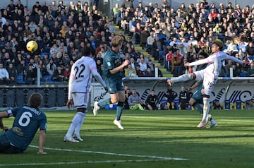 Weston McKennie tries to scores during the Italian Serie A match between Frosinone and Juventus.