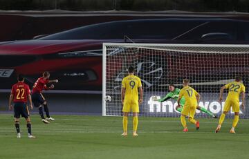 1-0. Sergio Ramos marcó el primer gol de penalti.