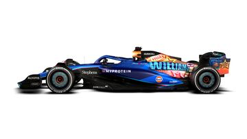 En la parte trasera de su Williams FW45 al más puro estilo de Las Vegas, con su característico cartel y luces de neón.