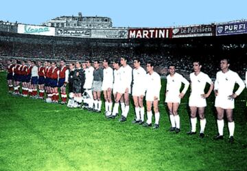 Alineación del Real Madrid ante el Stade de Reims. Forman de izquierda a derecha: Muñoz, Alonso, Lesmes, Rial, Marquitos, Atienza, Gento, Joseito, Zarraga, Di Stefano y el corte de la foto deja fuera a Marsal.