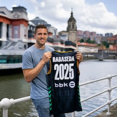 Rabaseda amplía su contrato con el Bilbao por un año más, hasta 2025
