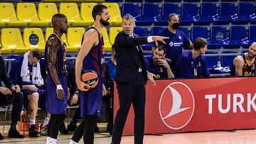Sarunas Jasikevicius, Head coach of Fc Barcelona, Nikola Mirotic of Fc Barcelona and Cory Higgins of Fc Barcelona during the Turkish Airlines EuroLeague match between Fc Barcelona and CSKA Moscow at Palau Blaugrana on October 01, 2020 in Barcelona, Spain.
AFP7
01/10/2020 ONLY FOR USE IN SPAIN