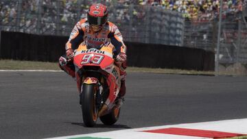 SCARPERIA, ITALY - JUNE 03: Marc Marquez of Spain and Repsol Honda Team heads down a straight during the MotoGp of Italy - Qualifying at Mugello Circuit on June 3, 2017 in Scarperia, Italy.  (Photo by Mirco Lazzari gp/Getty Images)