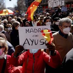 Cientos de personas cortan Génova: "Casado dimisión"