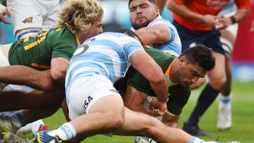 AVELLANEDA, ARGENTINA - SEPTEMBER 17: Damian de Allende of South Africa scores a try during a Rugby Championship match between Argentina Pumas and South Africa Springboks at Estadio Libertadores de América on September 17, 2022 in Avellaneda, Argentina. (Photo by Marcelo Endelli/Getty Images)