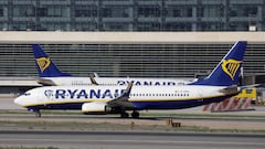 FILE PHOTO: Two Boeing 737-8AS passenger aircrafts of Ryanair airline, taxi on a runway at Malaga-Costa del Sol airport, in Malaga, Spain, May 3, 2024. REUTERS/Jon Nazca/File Photo