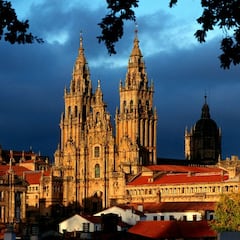 ¿Por qué la capital de Galicia es Santiago de Compostela si no es capital de provincia?
