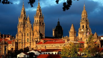 ¿Por qué la capital de Galicia es Santiago de Compostela si no es capital de provincia?