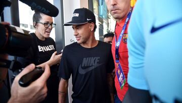 Neymar llegar&aacute; a Par&iacute;s el viernes.