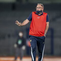 Pumas: Lillini quiere un refuerzo del nivel de Johan Vásquez