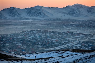 Poblacin: algo ms de 1.700.000 habitantes | Temperatura media en enero: entre -15C. y -29C.