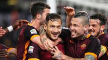 Totti marcó dos goles en tres minutos ante el Torino.
