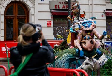 Este miércoles, 19 de marzo y día de San José, se celebrará el emocionante "Día de la Cremà" en las Fallas de Valencia, donde más de 700 monumentos que los artistas falleros han levantado por toda la ciudad arderán en un espectáculo impresionante. Marcando el broche de oro de la fiesta más emblemática de Valencia y una de las más multitudinarias de toda España. La noche se iluminará con fuegos artificiales.