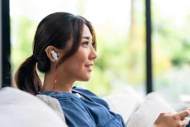 Logitech presenta los primeros auriculares earbuds diseñados para gaming