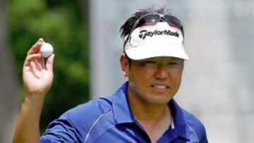 Charlie Wi releva a David Toms al frente del torneo