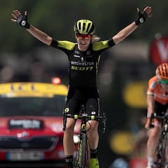 Van Vleuten remonta ante Van Der Breggen para ganar La Course