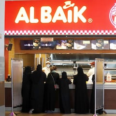 La mujer en Yeda: gimnasios, piscinas y centros comerciales