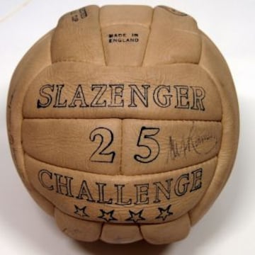'Slazenger Challenge', utilizado en el Mundial de Inglaterra 1966, de gajos rectangulares.