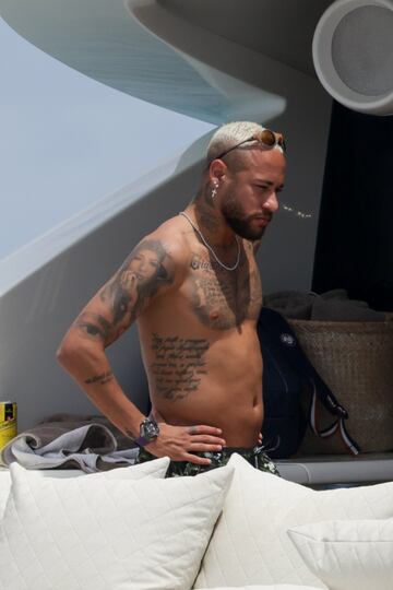 Las fotos de Neymar en Ibiza que suscitan comentarios