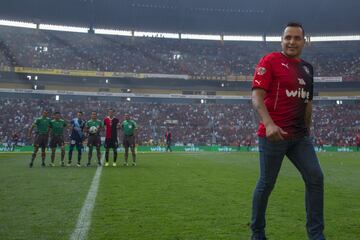 El ex jugador de los Zorros también era bueno para la fiesta. Incluso, tenía su grupo de música de banda.