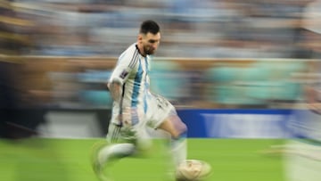 Argentina's forward #10 Lionel Messi controls the ball during the Qatar 2022 World Cup final football match between Argentina and France at Lusail Stadium in Lusail, north of Doha on December 18, 2022. (Photo by Adrian DENNIS / AFP)