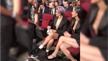 Llueven criticas a Megan Rapinoe tras video con niño aficionado