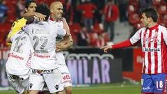 Un gran gol de Álvaro hizo silenciar a todo El Molinón