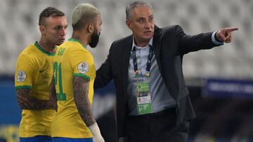 Tite reveló su gran duda en el '11' para el duelo con la Roja