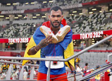 El colombiano se convirtió en el tercer atleta del país en ganar medalla en atletismo en unos Juegos Olímpicos. Es el primer hombre de Sudamérica en lograr un podio en os 400 metros. 