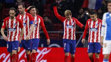 Juanfran, Godín, Lucas, Griezmann y Correa, durante un partido del Atlético de Madrid.