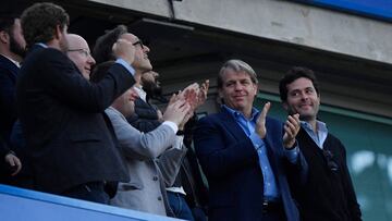 Todd Boehly, propietario del Chelsea, en el palco de Stamford Bridge.