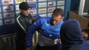 Ultras del Levski echan a su nuevo t&eacute;cnico en su presentaci&oacute;n.