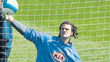 <b>CENTENA. </b>Leo Franco cumplirá hoy su partido 100 en Primera.