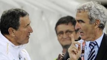 BRONCA. Domenech protagonizó otra anécdota negativa en Suráfrica al negarse a estrechar la mano del seleccionador del equipo local, Carlos Alberto Parreira.