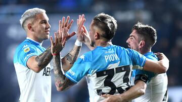 AVELLANEDA, ARGENTINA - JULY 19: Gonzalo Piovi of Racing Club celebrates with teammates Enzo Copetti (L) and Gabriel Hauche (R) after scoring the first goal of his team during a match between Racing Club and Arsenal as part of Liga Profesional 2022 at Presidente Peron Stadium on July 19, 2022 in Avellaneda, Argentina. (Photo by Rodrigo Valle/Getty Images)