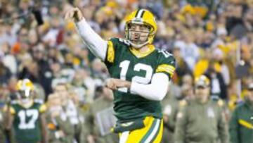 Rodgers tira para uno de los touchdowns que lanzó.