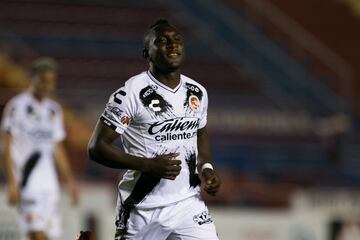 Castillo llega para reencontrarse con Almada. Ambos trabajaron juntos en Barcelona de Ecuador. El atacante dejó a Xolos para volver a estar bajo las ordenes del entrenador uruguayo.