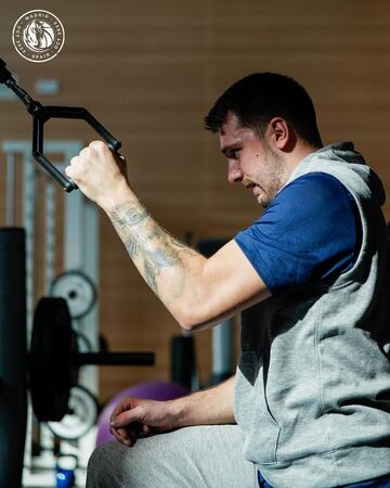 El jugador esloveno y exjugador del Real Madrid, Luka Doncic, se entrena duro para preparar la temporada 23/24.
