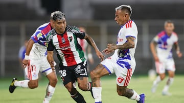 Futbol, Palestino vs Universidad de Chile
Fecha 3, Liga de Primera 2026.
El jugador de Palestino Dilan Zuniga, izquierda, disputa el balon contra Eduardo Vargas de Universidad de Chile durante un partido de primera disputado en el estadio Municipal de La Cisterna en Santiago, Chile.
13/02/2026
Felipe Zanca/Photosport
Football, Palestino vs Universidad de Chile
3tst turn, 2026 First division league.
Palestino player Dilan Zuniga, left, vies for the ball against Eduardo Vargas of Universidad de Chile during a first division match at the Municipal de La Cisterna stadium in Santiago, Chile.
13/02/2026
Felipe Zanca/Photosport