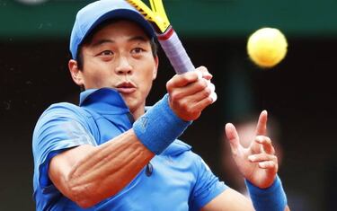 Novak Djokovic through first test in aim for French Open crown