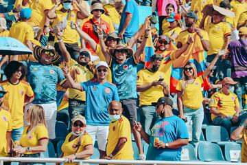 La Selección Colombia perdió 0-1 con la Selección Perú en Barranquilla por la decimoquinta jornada de las Eliminatorias Sudamericanas.