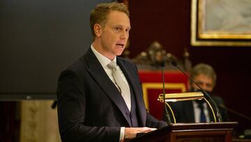 Liam Robinson durante el discurso de agradecimiento en el Ayuntamiento de C&aacute;diz 