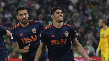 Guedes celebra uno de los goles que le hizo al Betis.